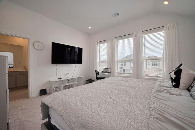 Building Photo - 5435 Holly Hvn Ct