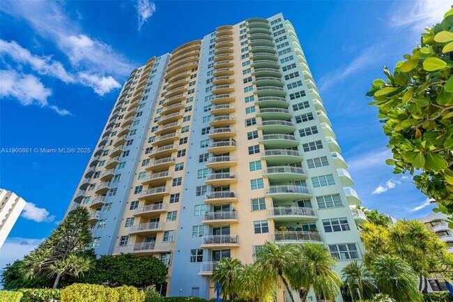 Building Photo - 2475 Brickell Ave