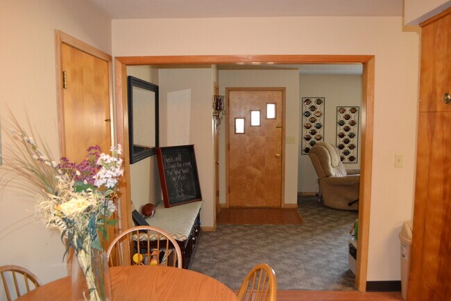 Building Photo - Nice 3-4 Br, 2 Bath Ranch style home, fenced in yard, garage, patio, full basement