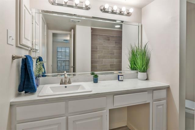 Building Photo - 352 W Harwood Rd