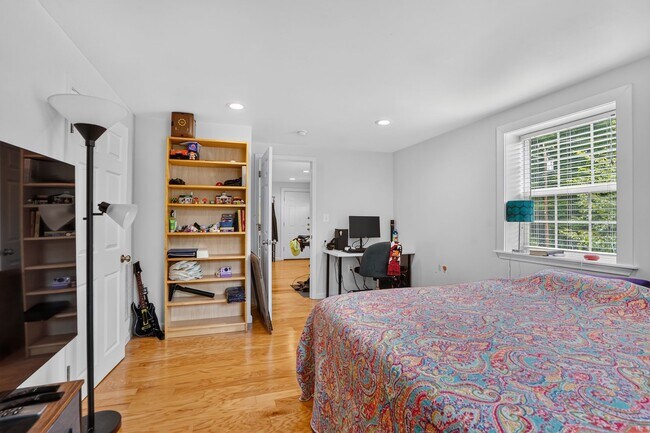 Building Photo - 4725 Springbrook Dr
