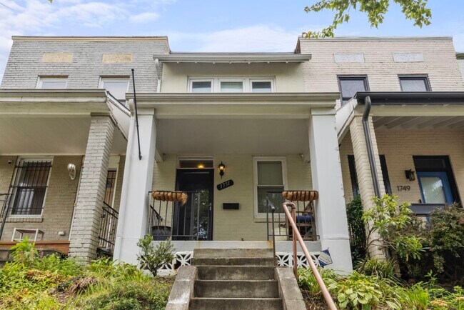 Primary Photo - 1751 L St NE