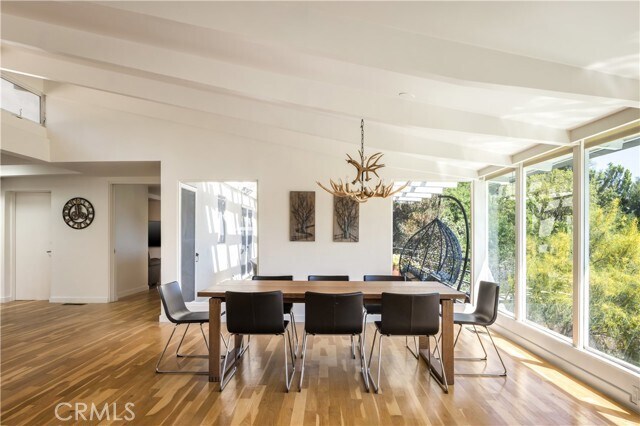 Building Photo - 2870 Benedict Canyon Drive