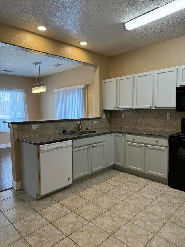 Building Photo - 10812 Fort Point Ln NE