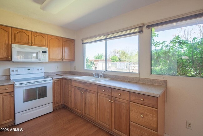 Building Photo - 5210 W Monte Cristo Ave