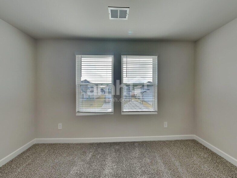 Building Photo - 769 Treeline Rd