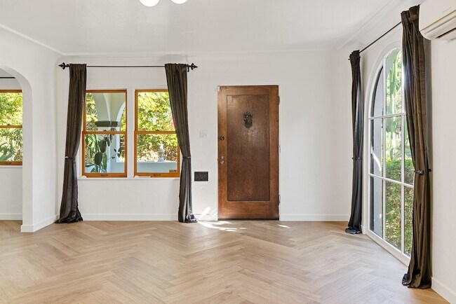 Building Photo - 2130 Apex Ave