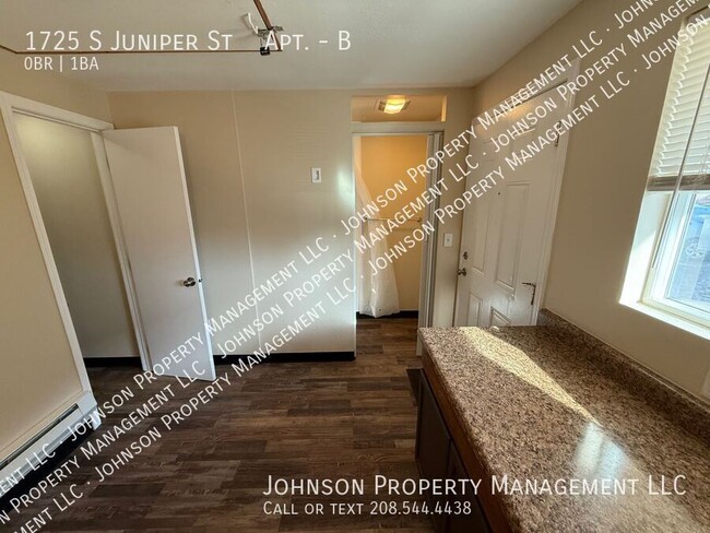 Building Photo - Studio Apartment with Essential Amenities ...