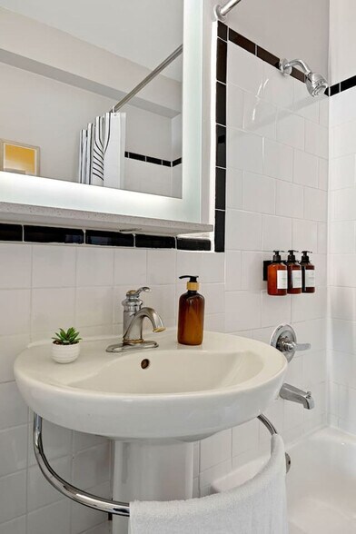 Building Photo - 1500 Arlington Blvd