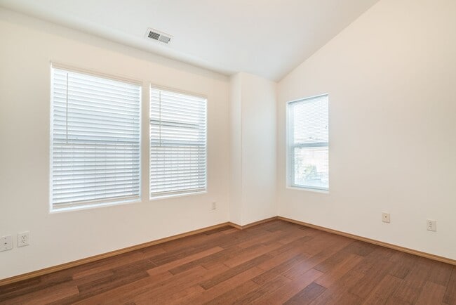 Building Photo - Super clean 3-bdrm/2-bath home in Kenton—C...
