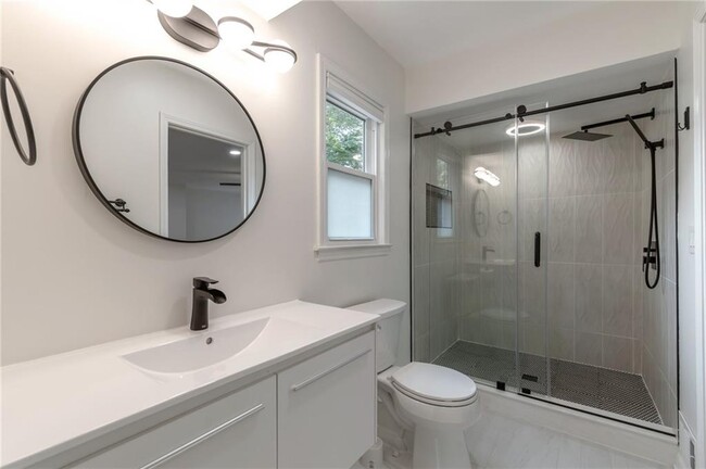 Building Photo - 3480 Tanbark Ct NE