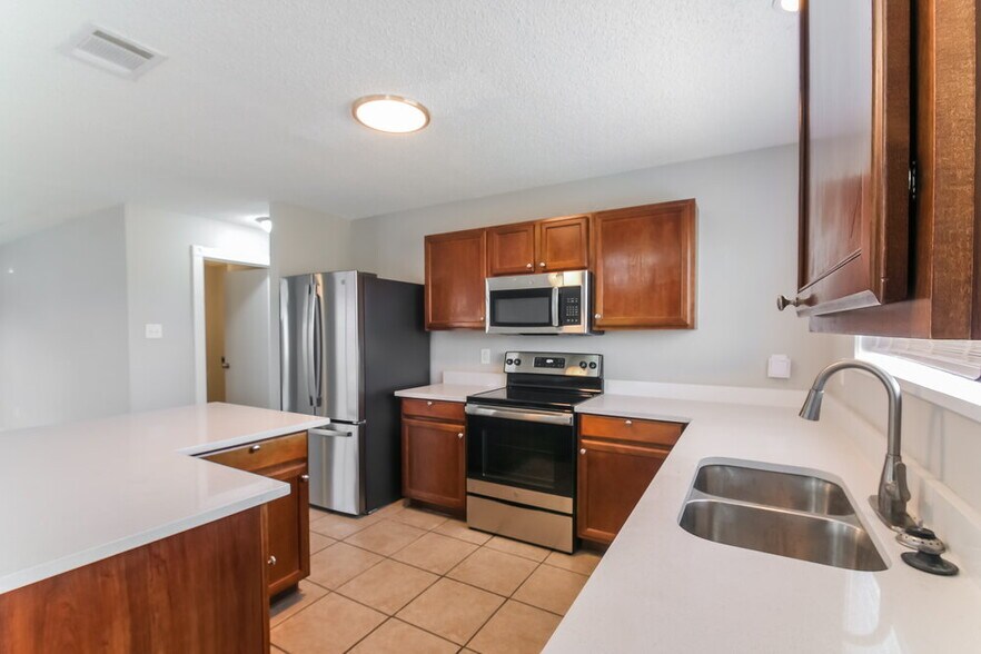 Building Photo - 10769 Braemoor Dr