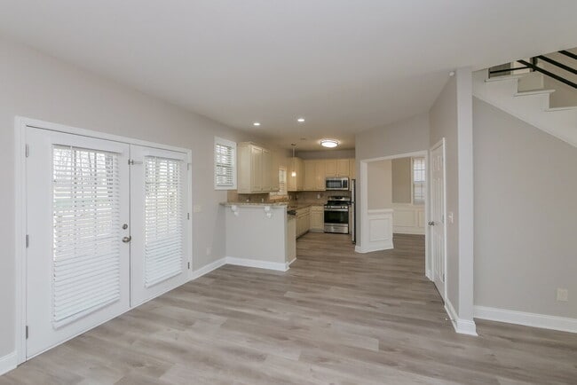 Building Photo - 184 Greenview Dr