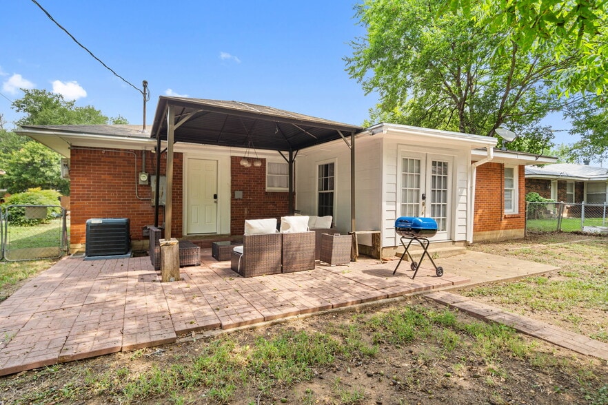 Building Photo - 6418 Onyx Dr N