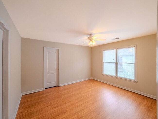 Building Photo - 12872 Waterside Dr