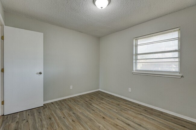Building Photo - 15375 W Funston St