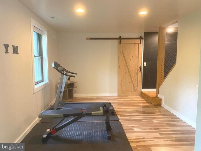 Building Photo - 3550 Bay View Dr