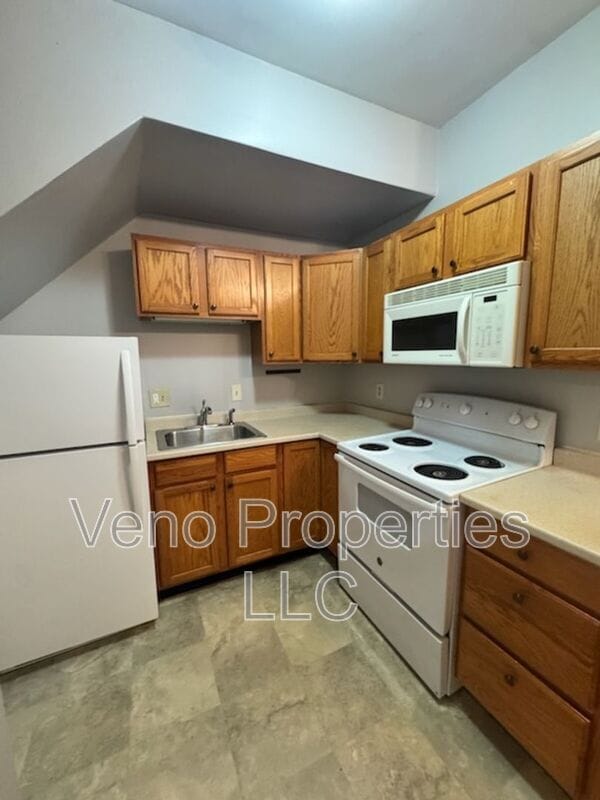 Building Photo - 293 Hudson Ave