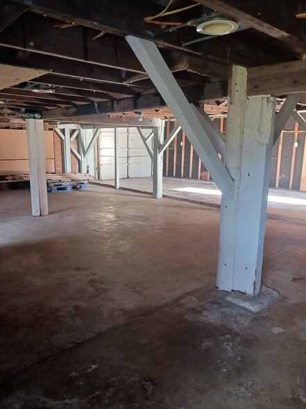 Building Photo - 2109 Victory St