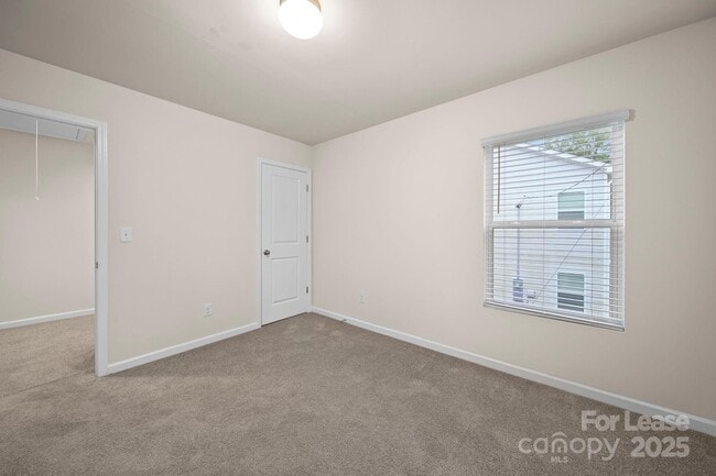 Building Photo - 711 Lackey St