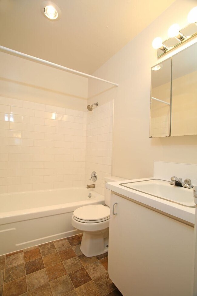 Interior Photo - Thomas St