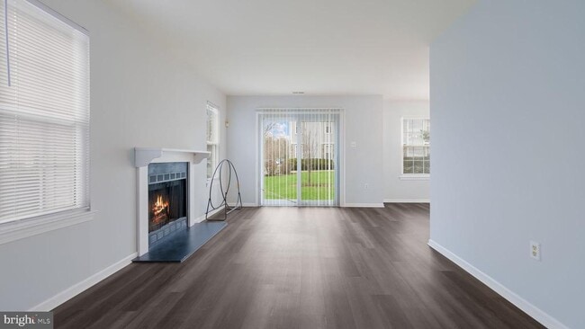 Building Photo - 211 Mews Dr