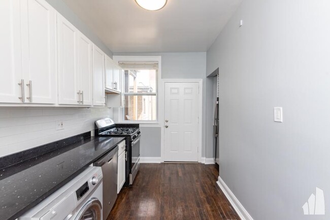 Building Photo - 5 bedroom in Evanston IL 60202