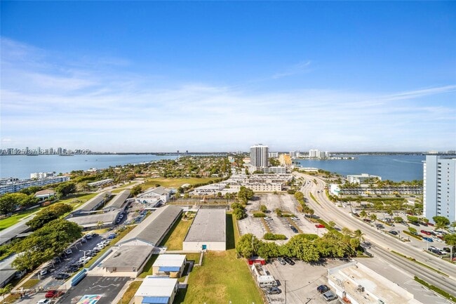 Building Photo - 7601 E Treasure Dr