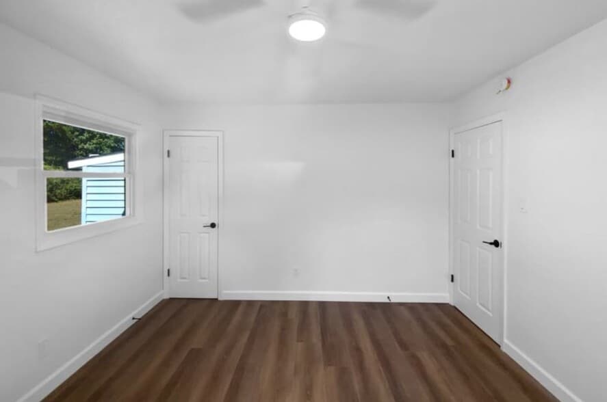 Building Photo - 213 Gatewood Dr