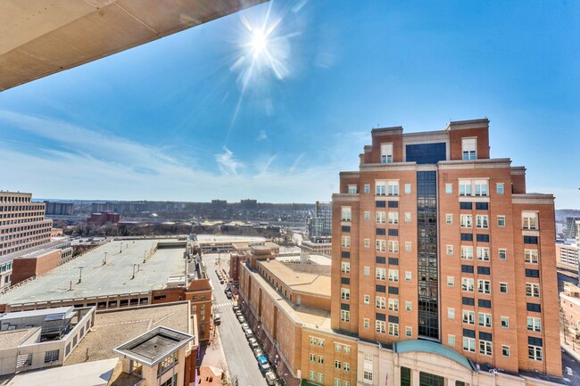 Building Photo - Stylish Top-Floor Condo with Stunning View...