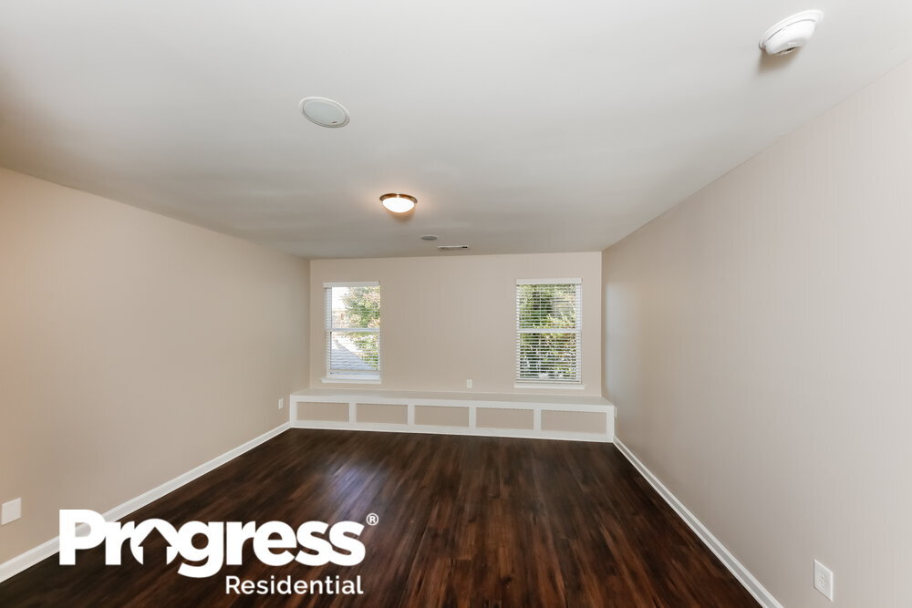 Building Photo - 4550 Black Hills Dr NW