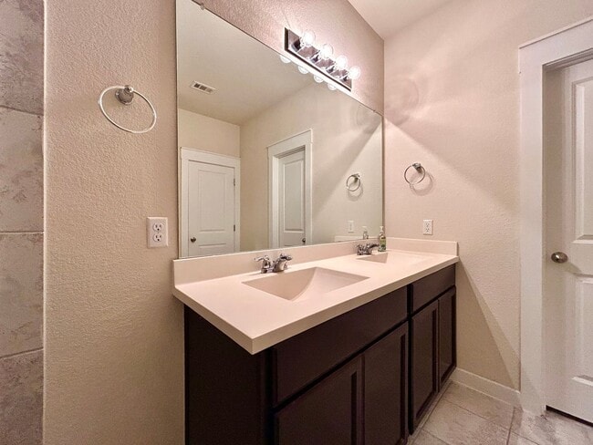 Building Photo - 5809 Urbano Bnd