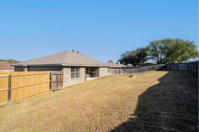 Building Photo - 19107 River Rock Dr