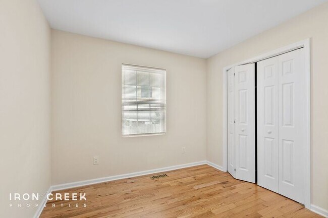 Building Photo - 9 Dundee St