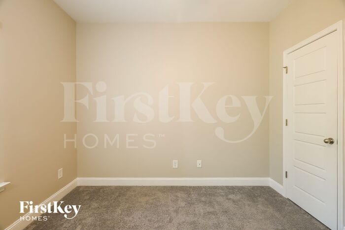 Building Photo - 165 Whispering Way