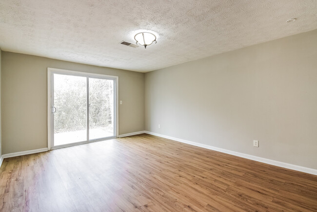 Building Photo - 3 Bedroom Atlanta Home