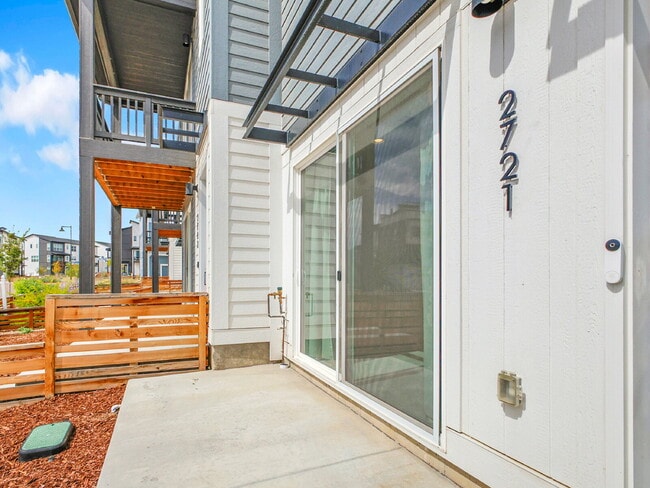 Building Photo - $2,350 - 2 Bed, 2.5 Bath Townhome in Broom...