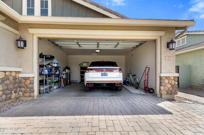Building Photo - 3859 E Welton Ln