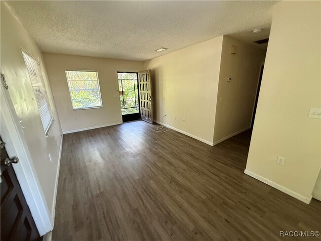 Building Photo - 923 S Brisson Terrace