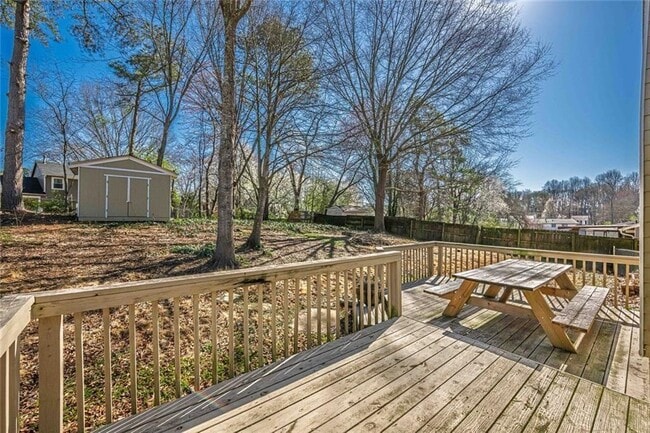 Building Photo - 2491 Redfield Dr