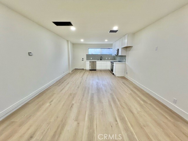 Building Photo - 1027 N Coast Hwy