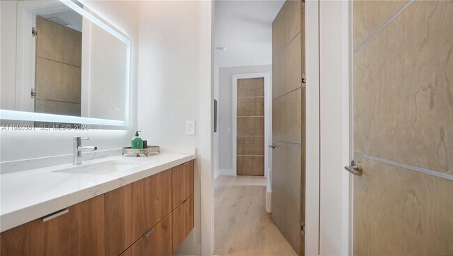 Building Photo - 3075 Mary St