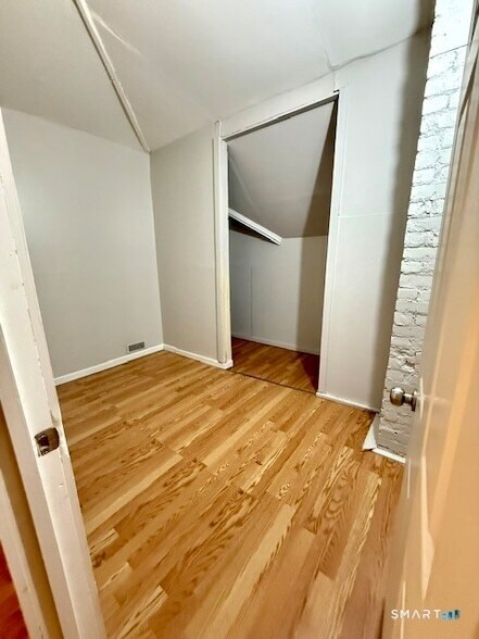 Building Photo - 384 Gregory St
