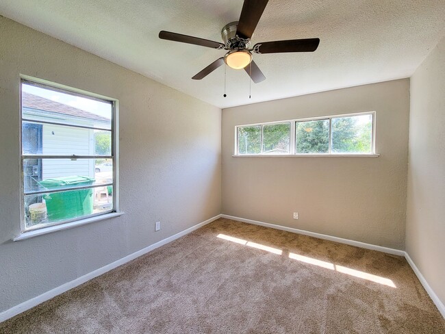 Building Photo - RECENTLY REMODELED 3 BEDROOM LEASE HOME