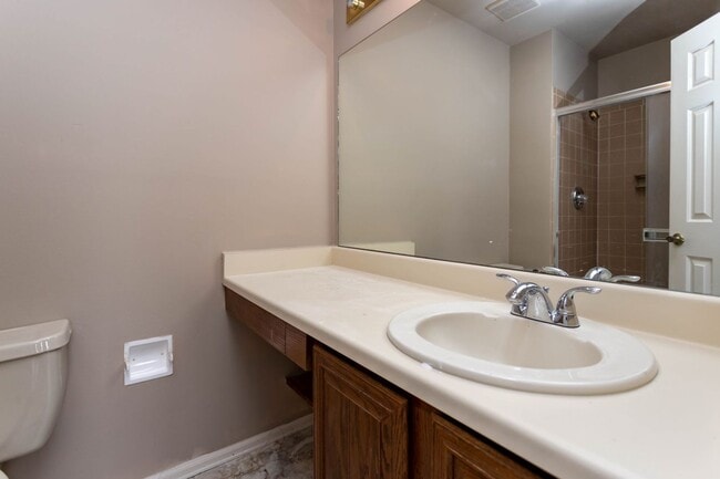 Building Photo - Cozy 2-Bed Condo with Fireplace, Garage & Pool Access Near Shopping!