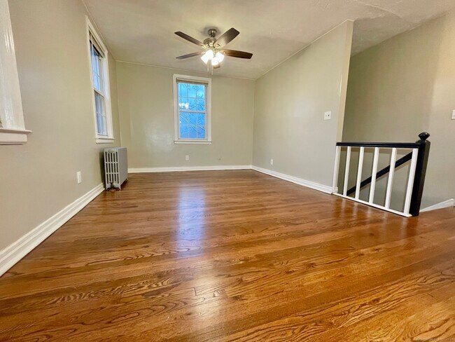 Building Photo - 31 Garden Dr