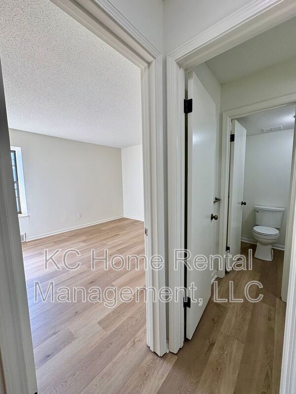 Building Photo - 10205 CedarBrooke Ln