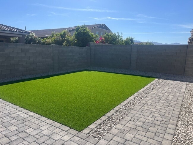 Building Photo - 17295 W Valentine St