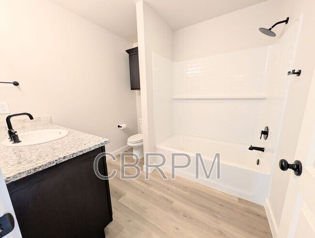 Building Photo - 3220 Cottonwood Ave