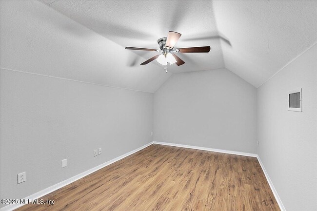 Building Photo - 13703 Richmond Park Dr N